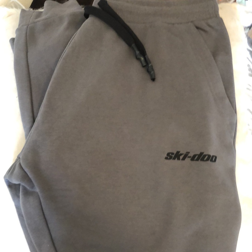 Ski-Doo women’s Gray Jogger Pants New! - Picture 3 of 16